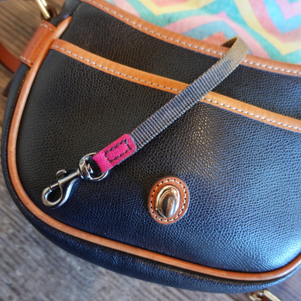 Dooney & Bourke Crossbody Bag Black Tan Pebble Leather Chevron Preppy Equestrian - Picture 6 of 15